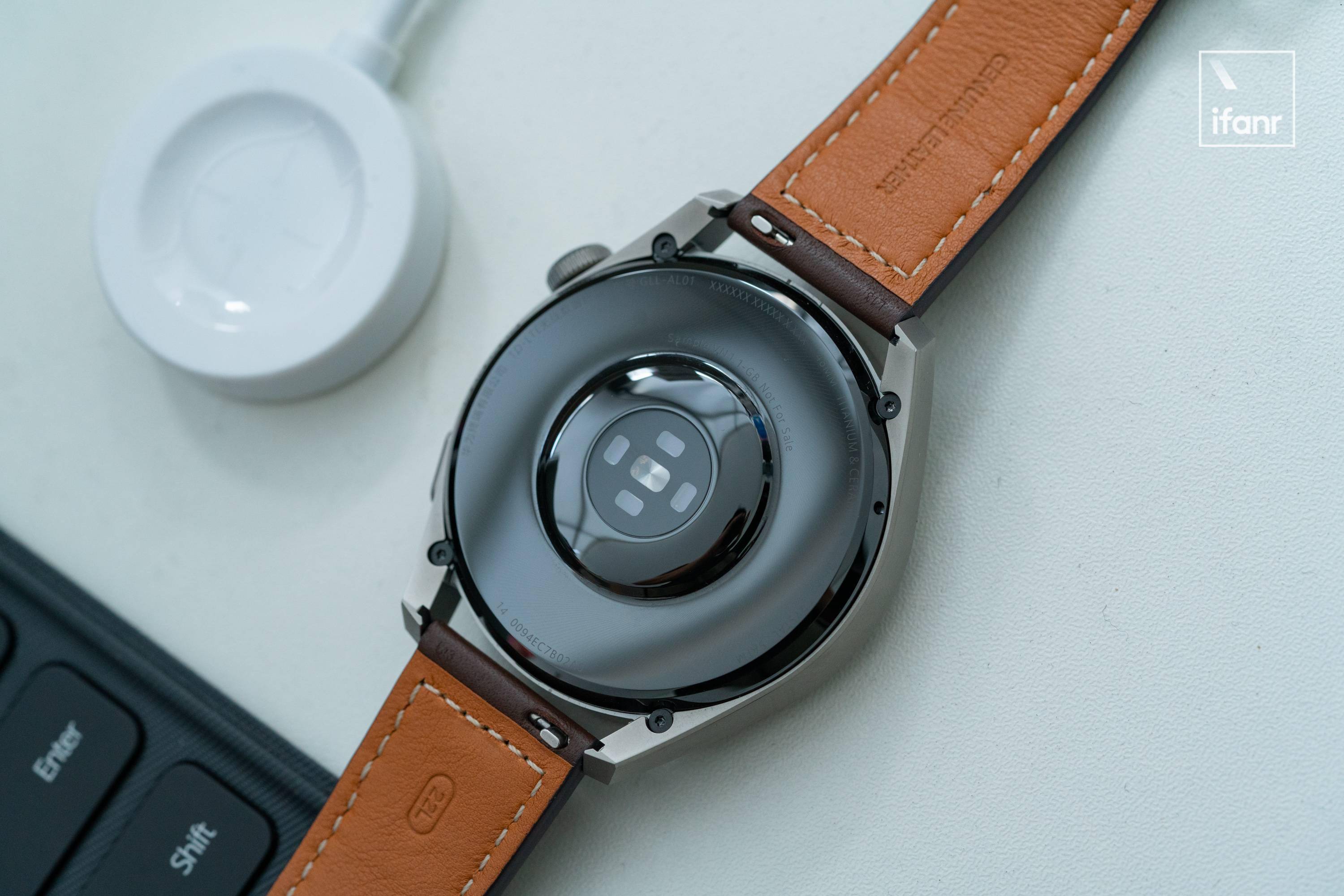原创华为watch3pro图赏首款鸿蒙手表钛金属表体与陶瓷材质加持